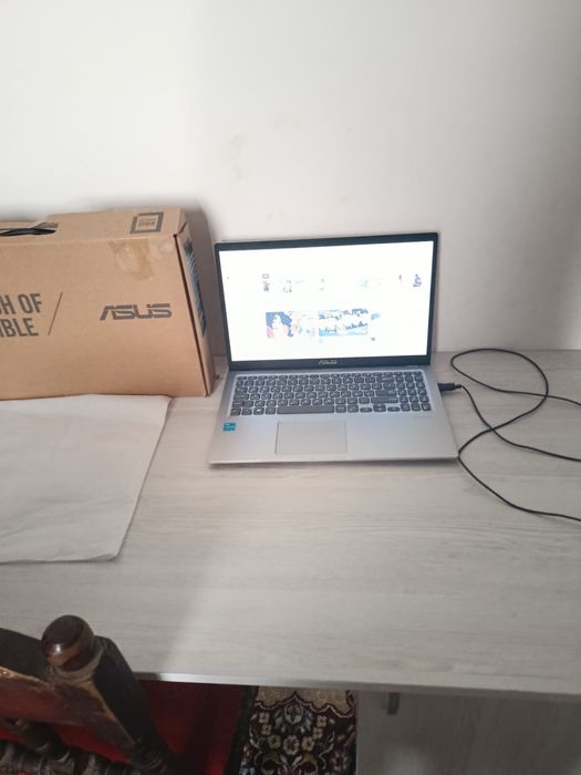 Обмен.Современни ноутбук ASUS Vivobook X515