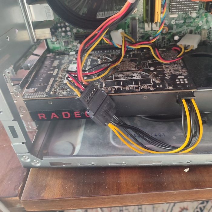 Radeon rx 580 4gb.