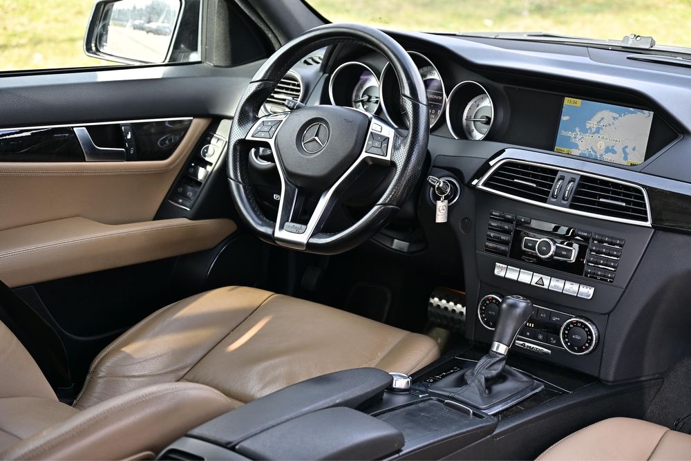 Mercedes C250 205cp - 4matic - AMG Sport   - 7G Tronic - Manufaktur
