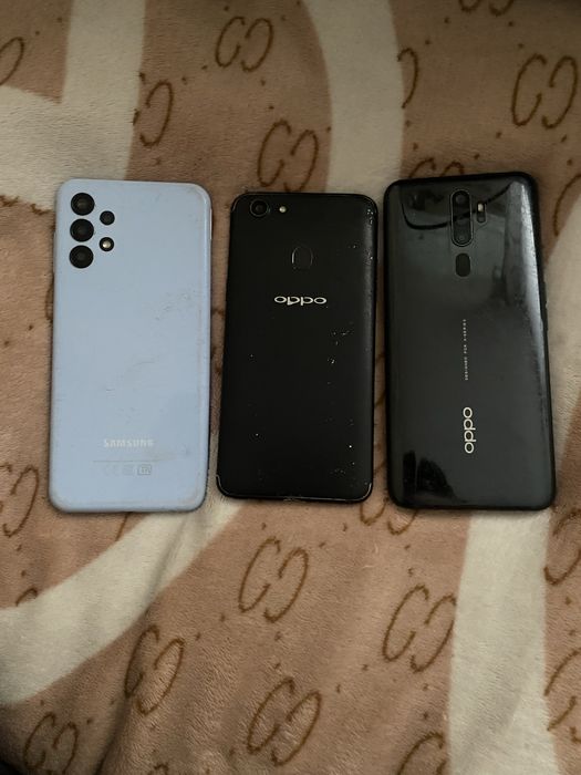 Продам телефоны.