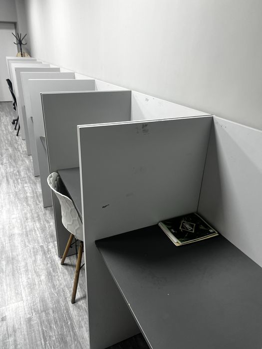 Стол и стулья для офиса