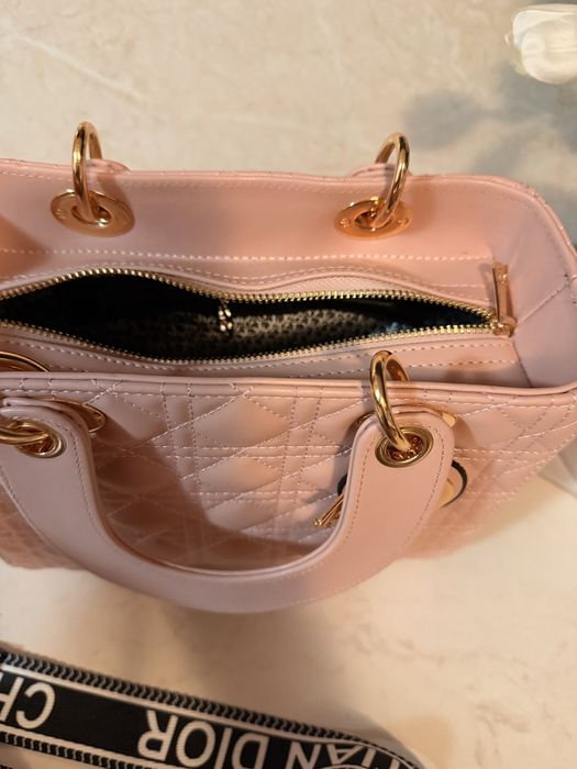 Дамска чанта Lady Dior пудра среден размер
