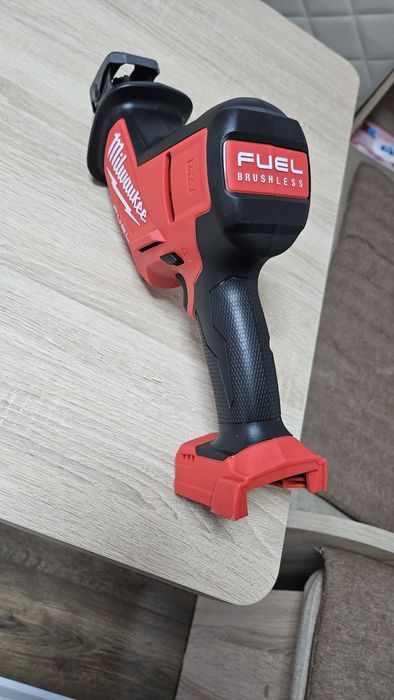 Fierăstrăul sabie milwaukee m18 model destinat pietei de America