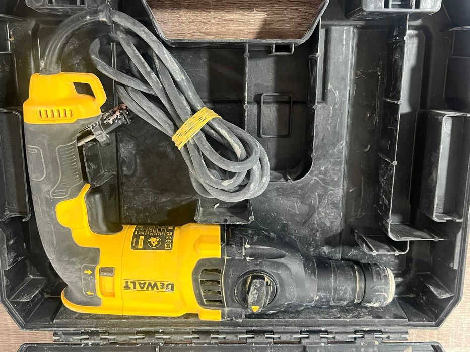 Перфоратор  DEWALT D25133K