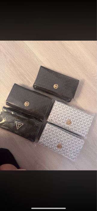 Portofele dama Guess, MK