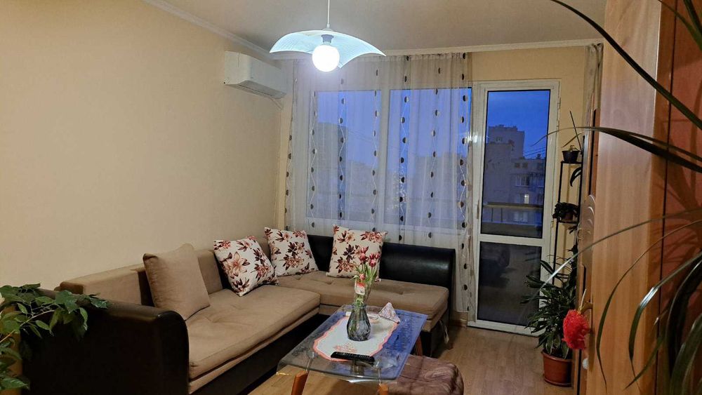 Апартамент 2 стаи и кухня за продажба