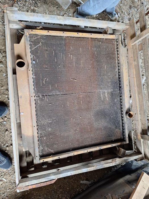 Радиатор к 700. Бу. В рабочем состоянии без гнили