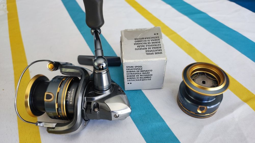 Vând mulineta Shimano Twin power 2500 FC