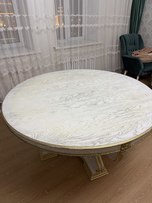 Продам стол размер 150/150 ..