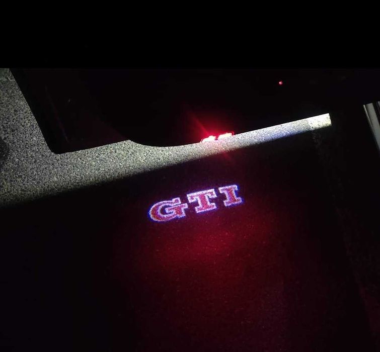 ЧИСТО НОВИ светещи плафони за вратите с лого на земята за VAG групата