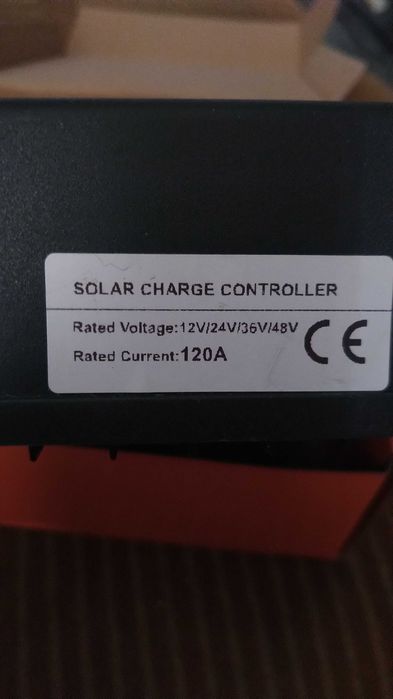 Соларен контролер с алуминиев радиатор и светещ дисплей