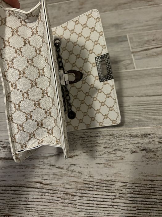 Чантичка чанта бежова кафява бяла