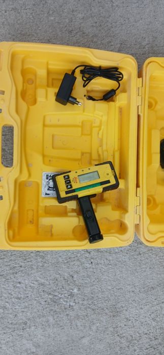 Ротационен лазерен нивелир Leica RUGBY 640, 635 nm, 800 м, с приемник, батерии, зарядно и куфар