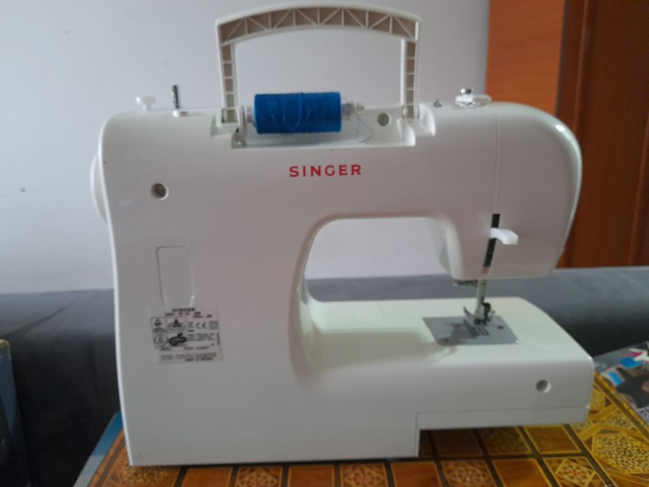 Mașină de cusut SINGER