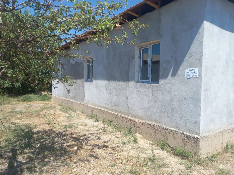 Uchastka sotiladi 6 sotix, 3 xonali 2023 yil qurilgan, kodastr tayyor