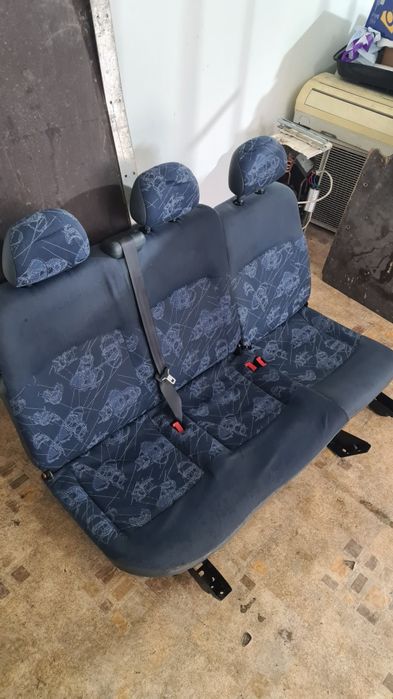 Продавам, задни седалки в добро състояние за рено канго 1998г.