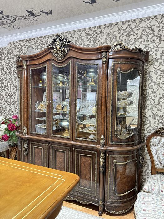 Сервант для гостинной срочно продам
