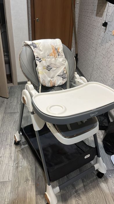 Продам коляску и столик