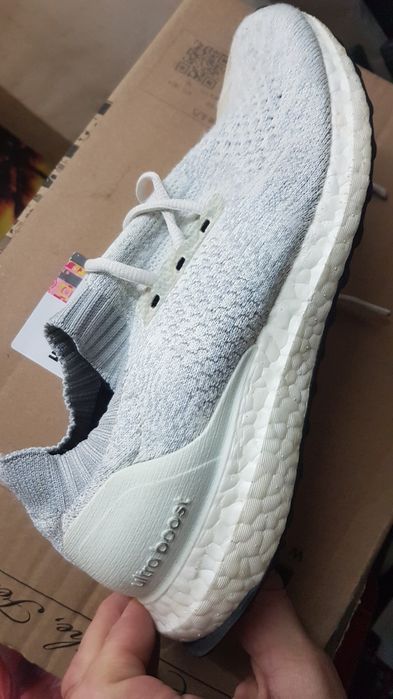 ADIDAS ultra boost continental 40