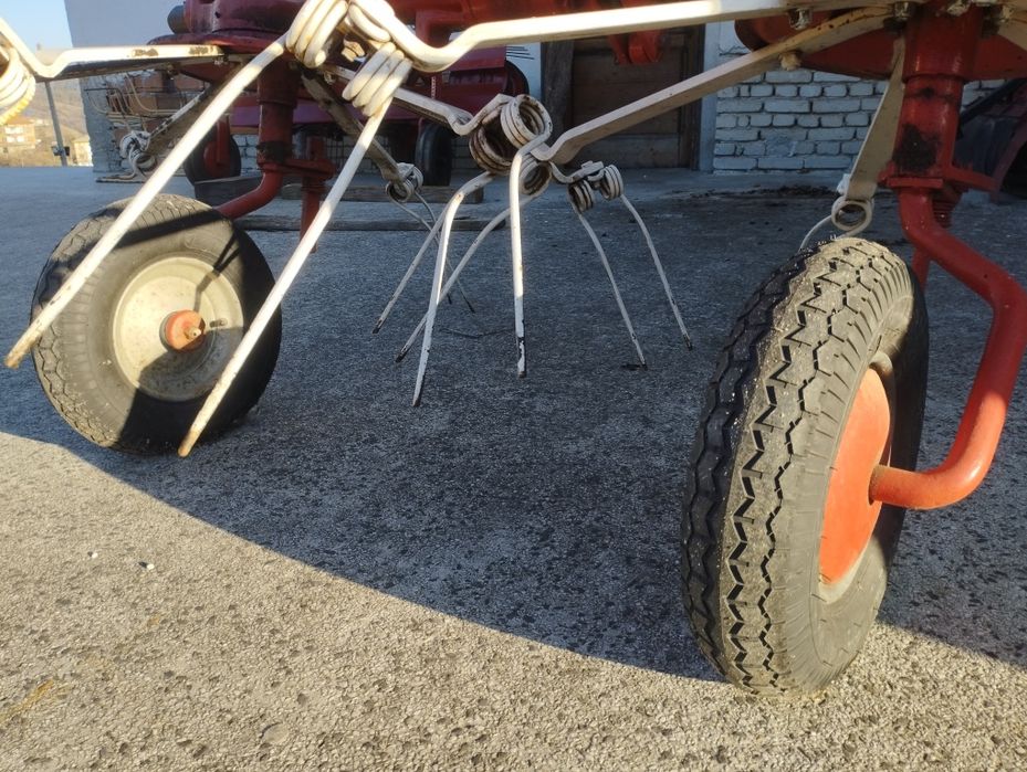 Сенообръщач FAHR