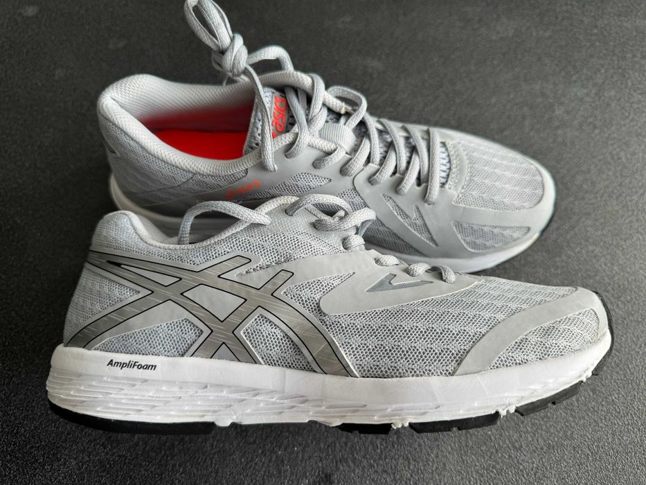 Pantofi sport ASICS masura 36 ca noi