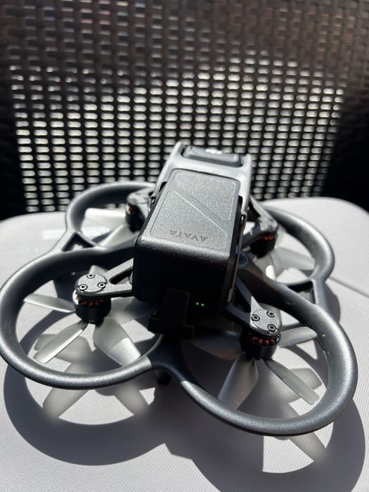 DJI Avata Pro-View Combo (RC Motion 2) – Stare Impecabilă, Puține ore de zbor