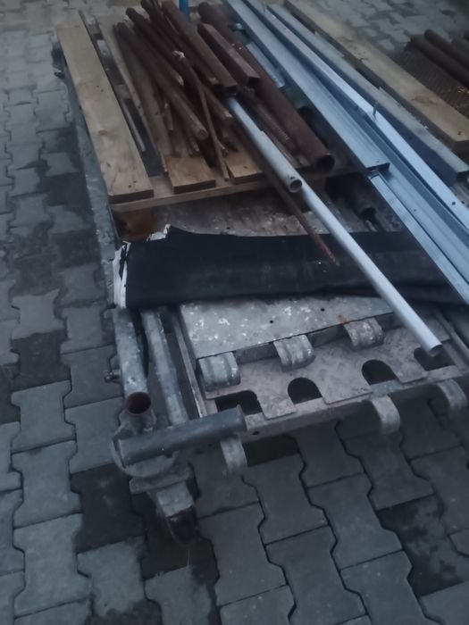 Продавам строително скеле