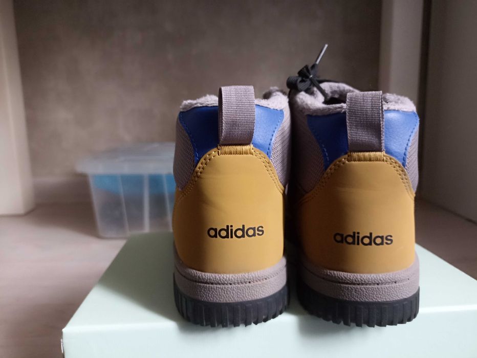 Оригинальные ботинки Adidas