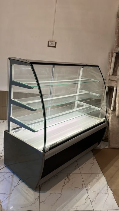 продам витринный холодильник