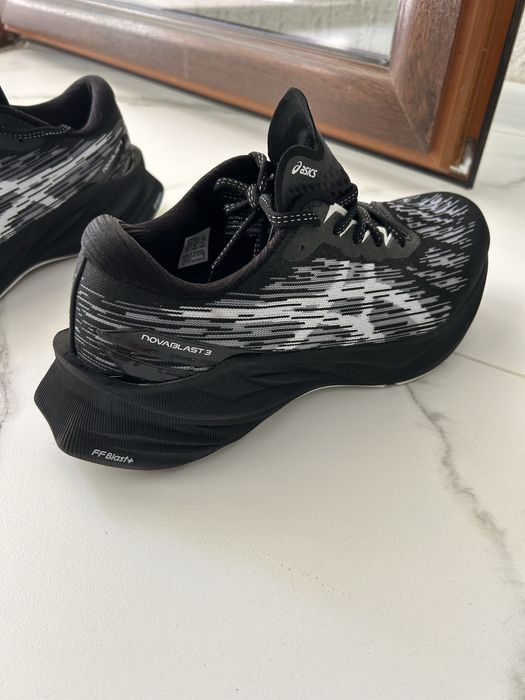 Маратонки Asics novablast 3