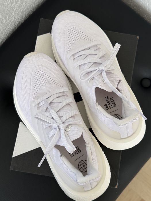 Adidas Light Boost mărimea 36 2/3.  Noi, fără etichetă, doar probați, nu au fost purtați.