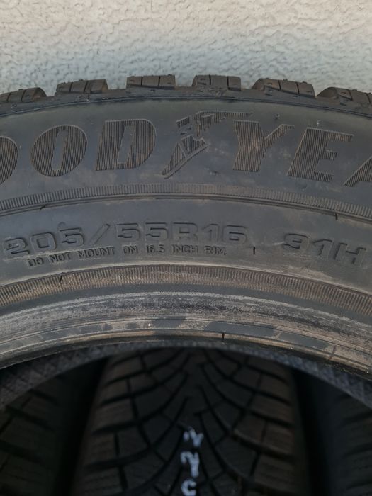 Зимни гуми 4 броя GOODYEAR UltraGrip9+ 205 55 R16 дот 3022