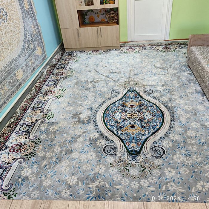 Ковёр б/у в отличном состоянии