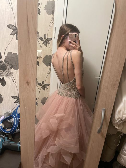 Бледо розова бална рокля