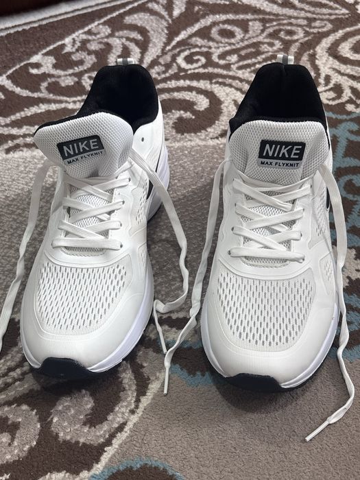 новые Nike кроссовки 44 размер