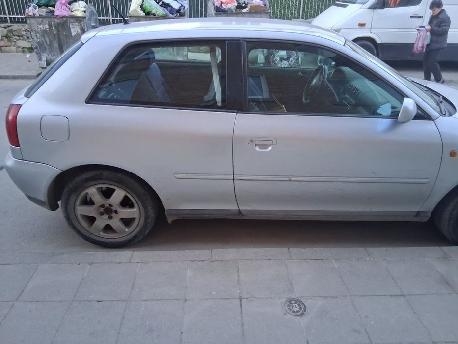 Лека кола AUDI A3Audi Audi 
Model: A3
Двигател: 1.8
Бензин
С летни и з