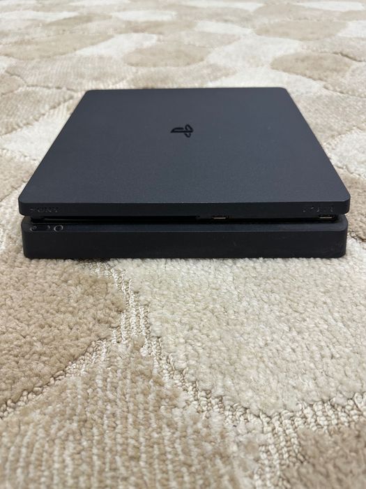 PlayStation 4 slim