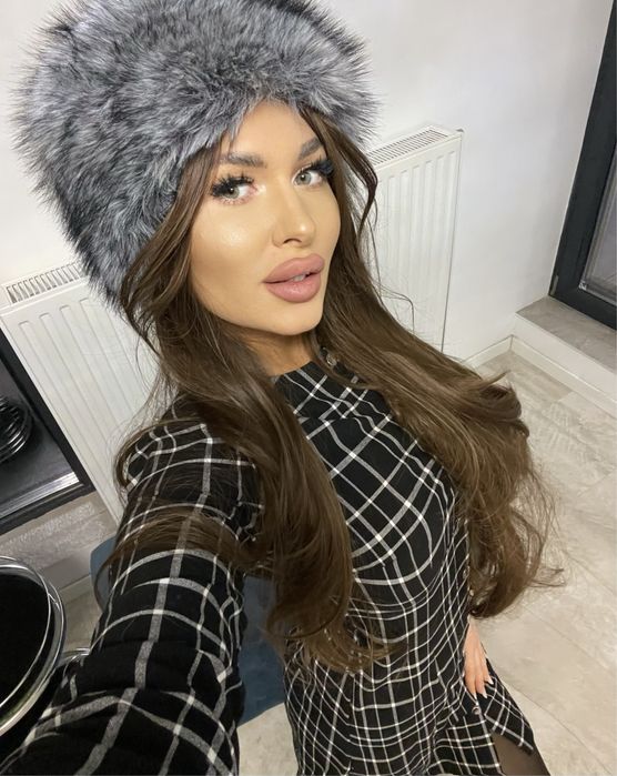 Caciula  blana artificiala - gri elegant