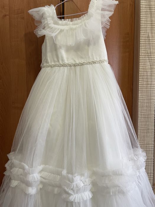 Бальный ақ көйлек сатылады