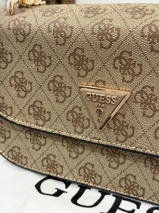 Geanta GUESS bej cu logo mari