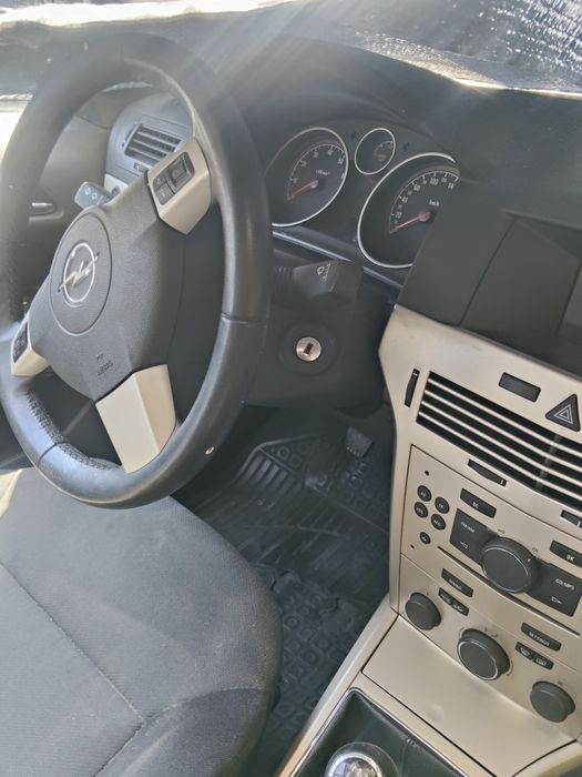 Opel Astra h 16 bezina