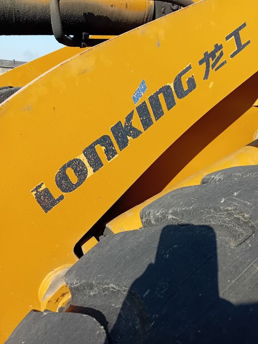 Продается погрузчик 3куб нахолится в отлич