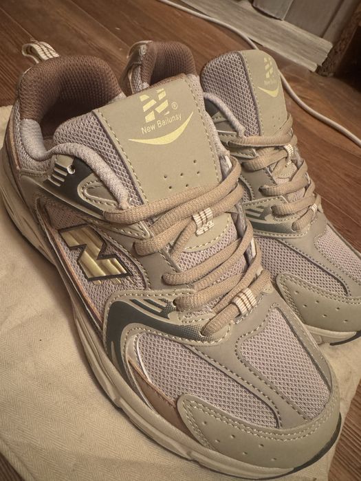 Новые Кроссовки 37 размер