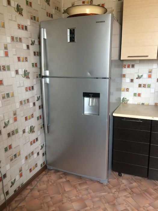 Холодильник сатылады  Самсунг.