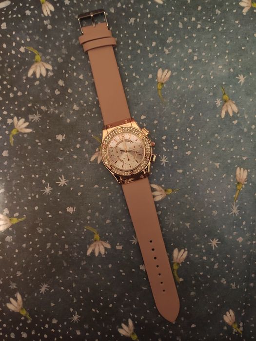 Продам женские часы