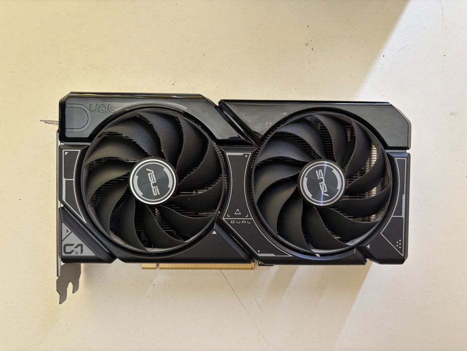 RTX 4060 8gb  ASUS DUAL