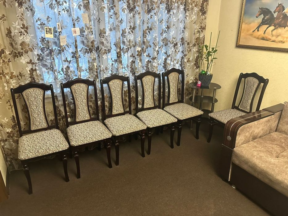 Продам раздвижной стол и стулья