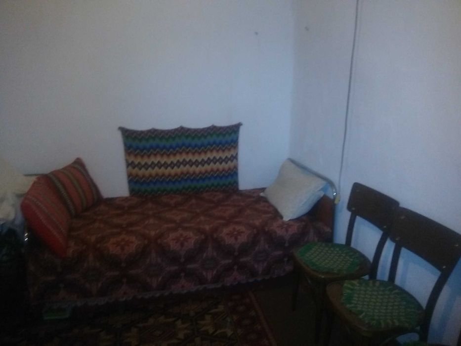 Къща с градина и двор