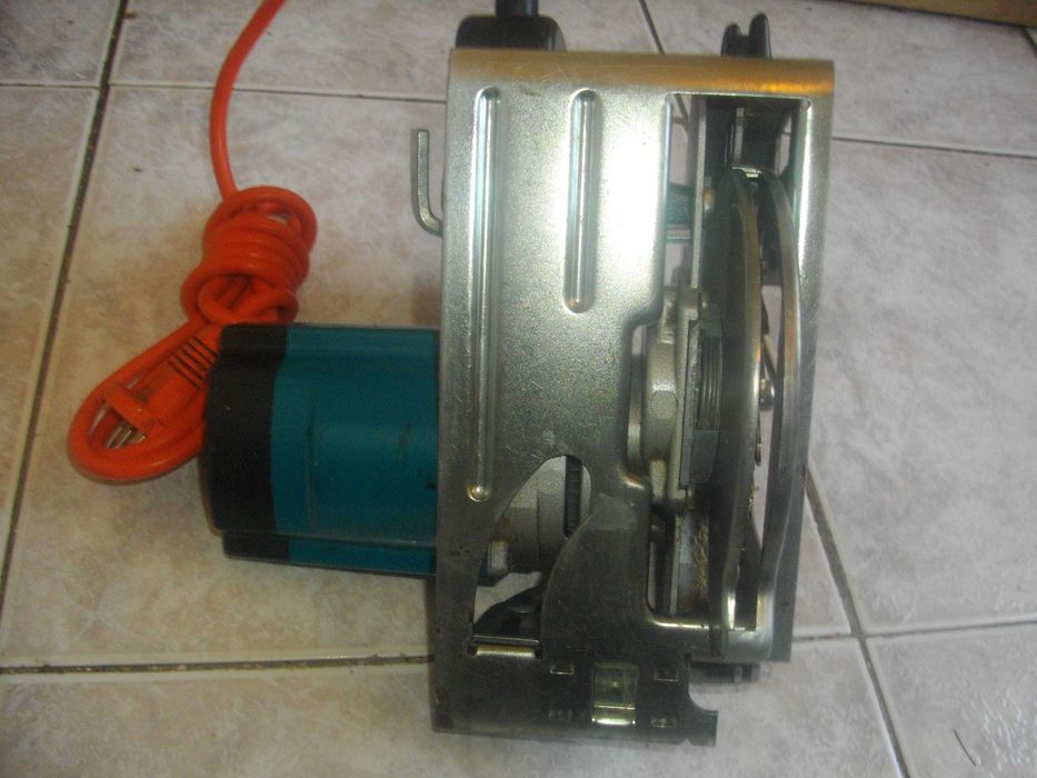 ОРИГИНАЛЕН Black Decker DN56 Малък Немски Ръчен Циркуляр ф130mm/450W