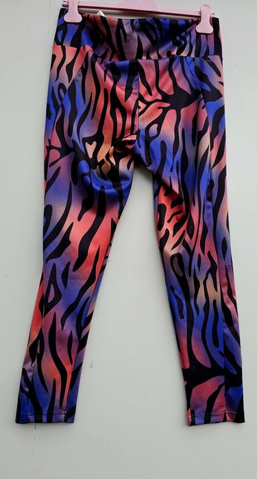 Adidas оригинален дамски клин нов  Л размер